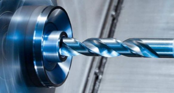 가공에서 고온 합금을 돌리는 방법